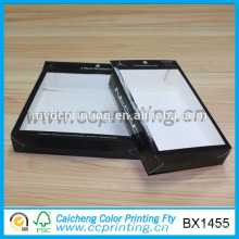 Caja de embalaje con forma rectangular y plástico transparente